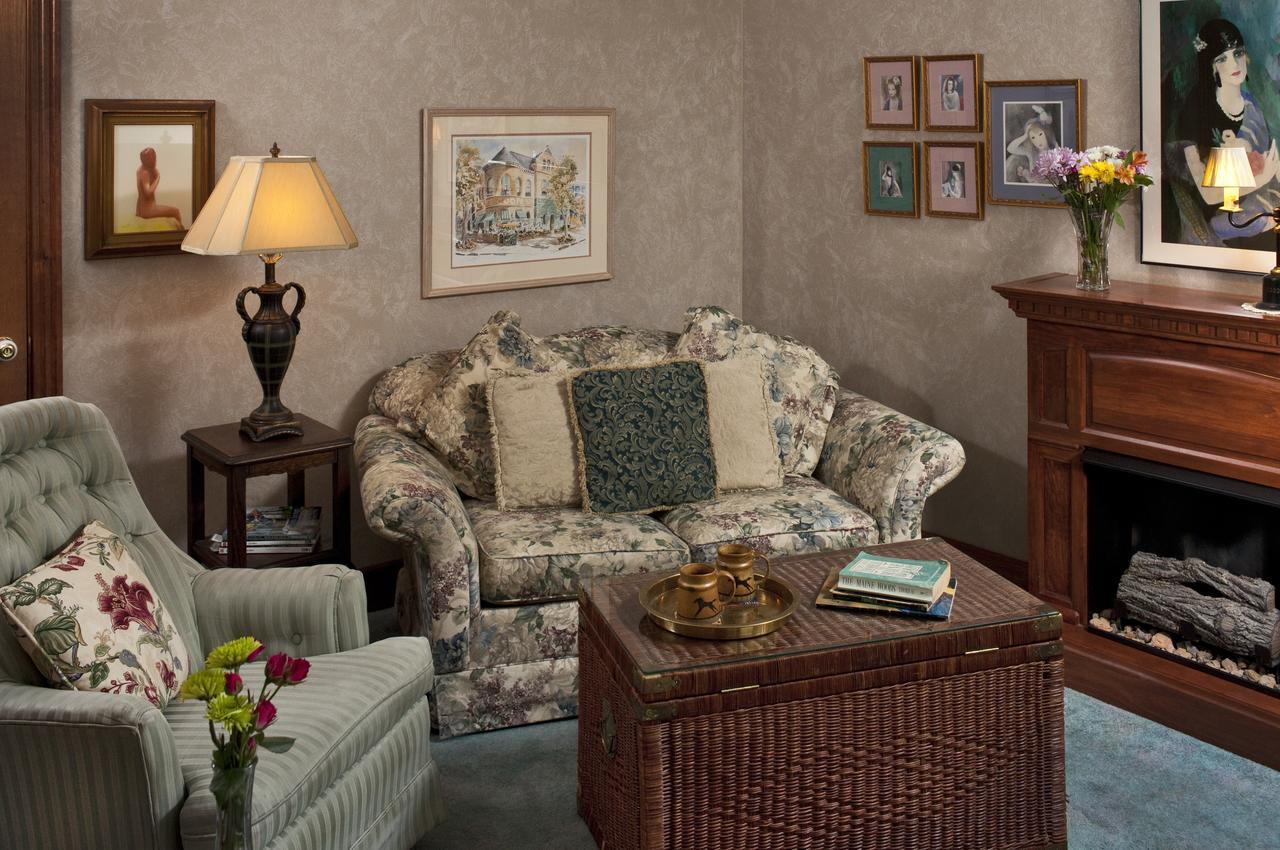 Cliff Cottage Inn ユリーカ・スプリングス エクステリア 写真